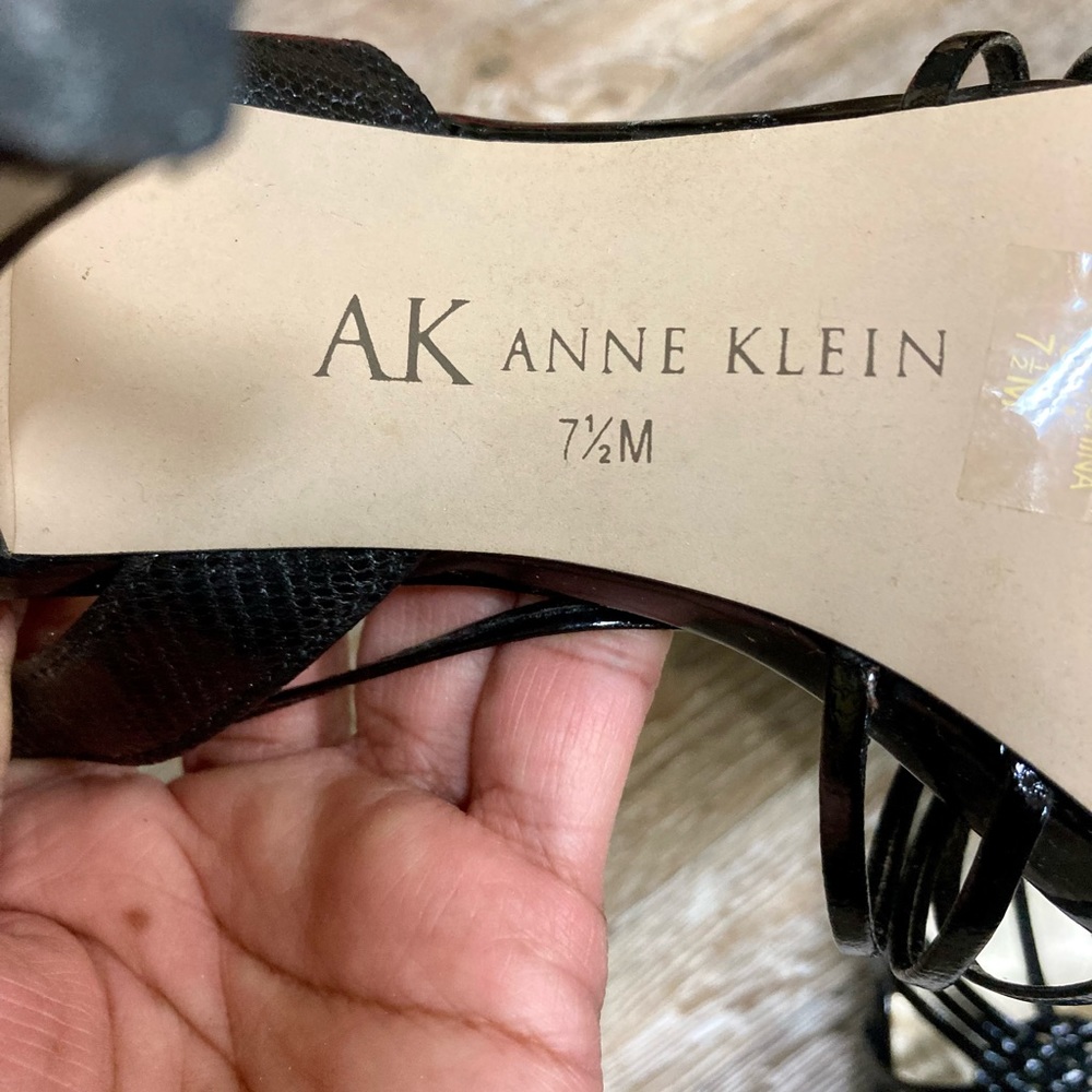 Anne Klein strappy heels - Picture 4 of 7